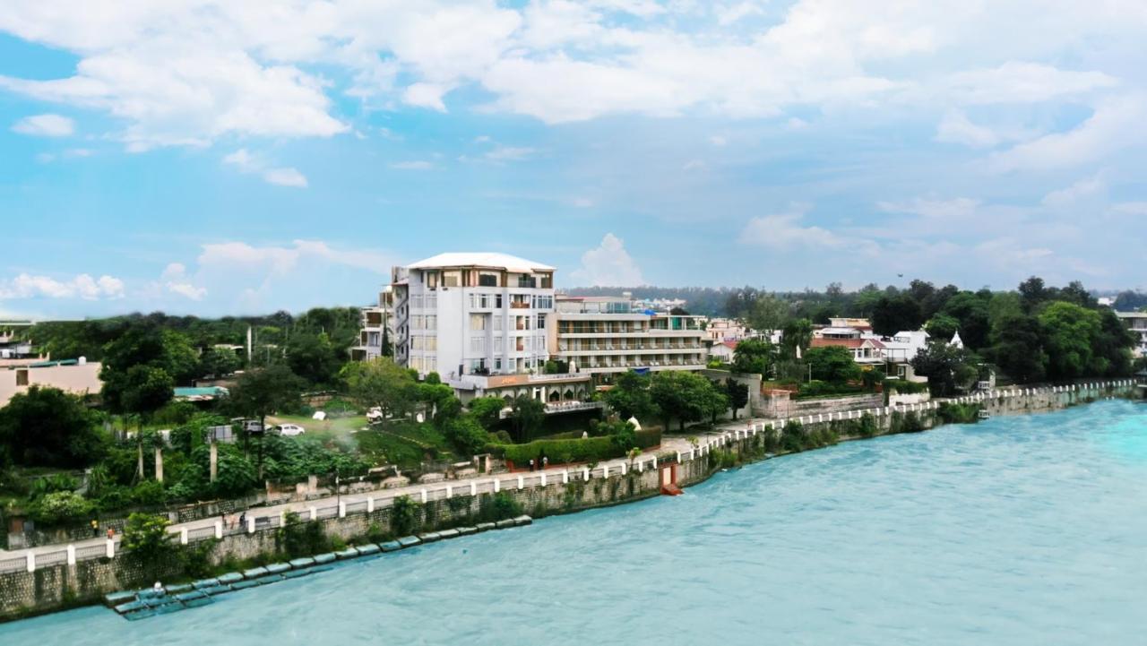 Ganga Kinare- A Riverside Boutique Resort, Rishīkesh Dış mekan fotoğraf